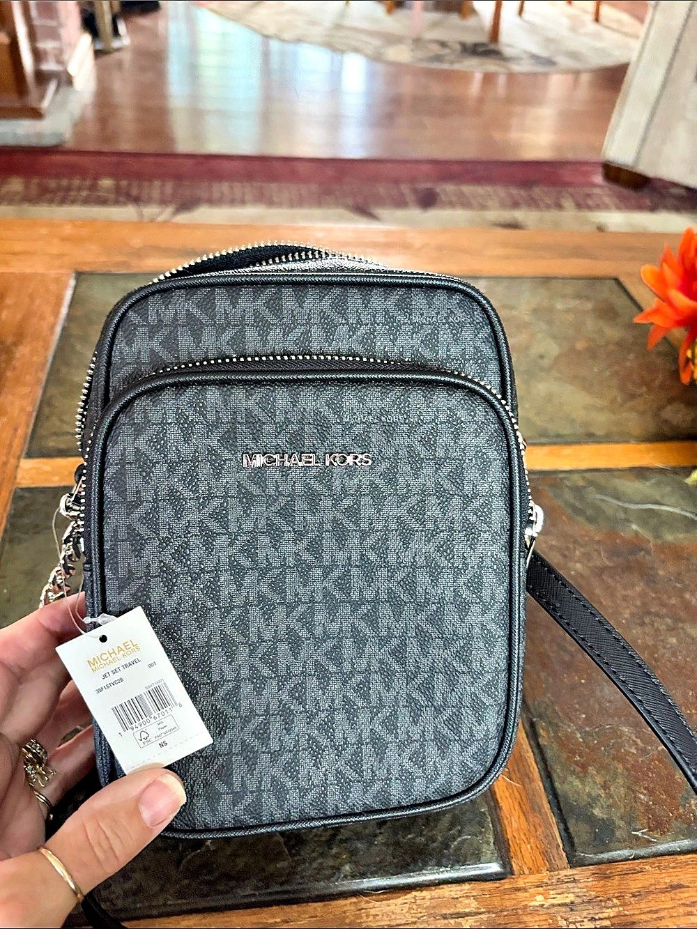 Michael Kors Jet Set Travel Medium Logo Crossbody Bag Black